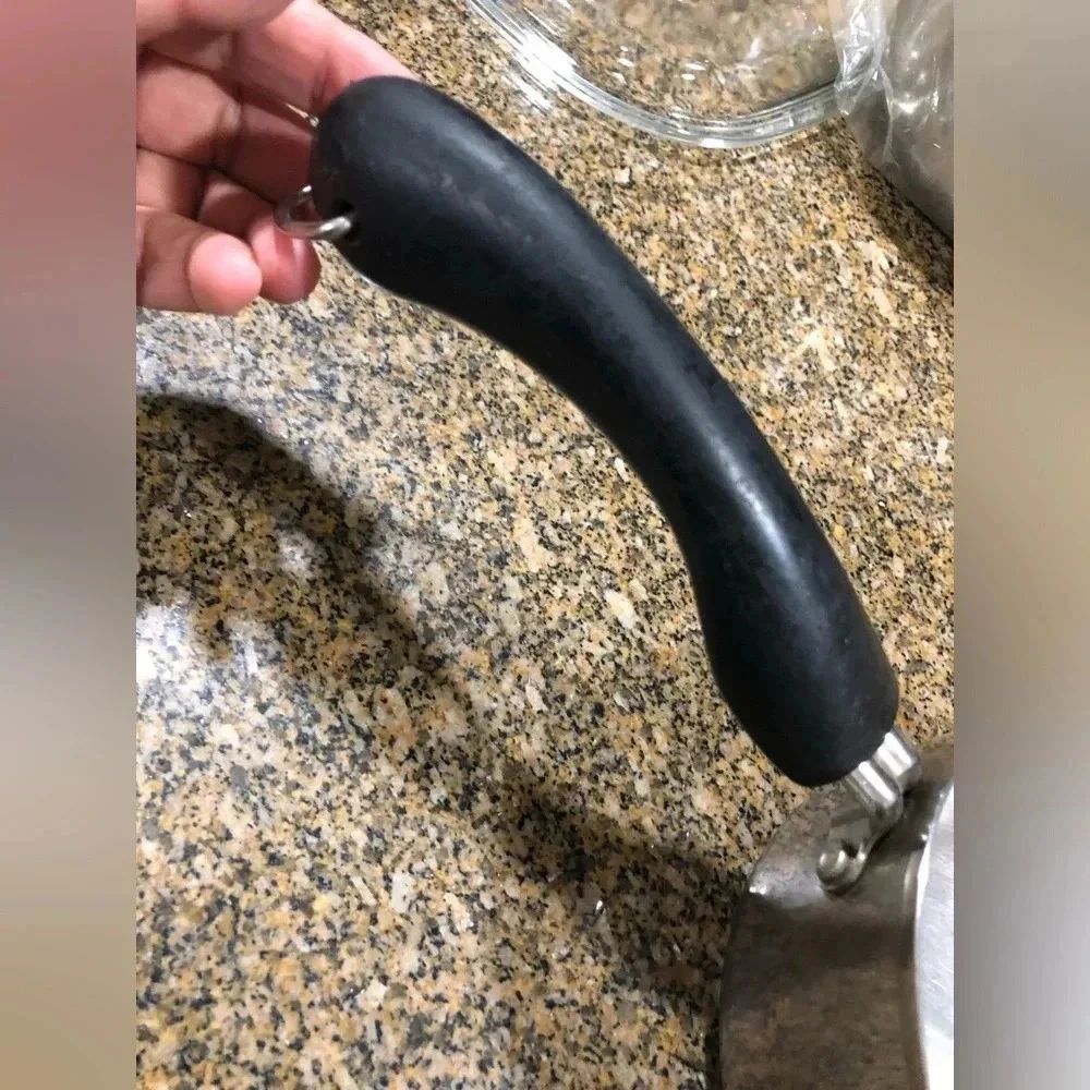 VTG FARBERWARE 1QT SAUCE PAN BLACK HANDLE AND METAL RING